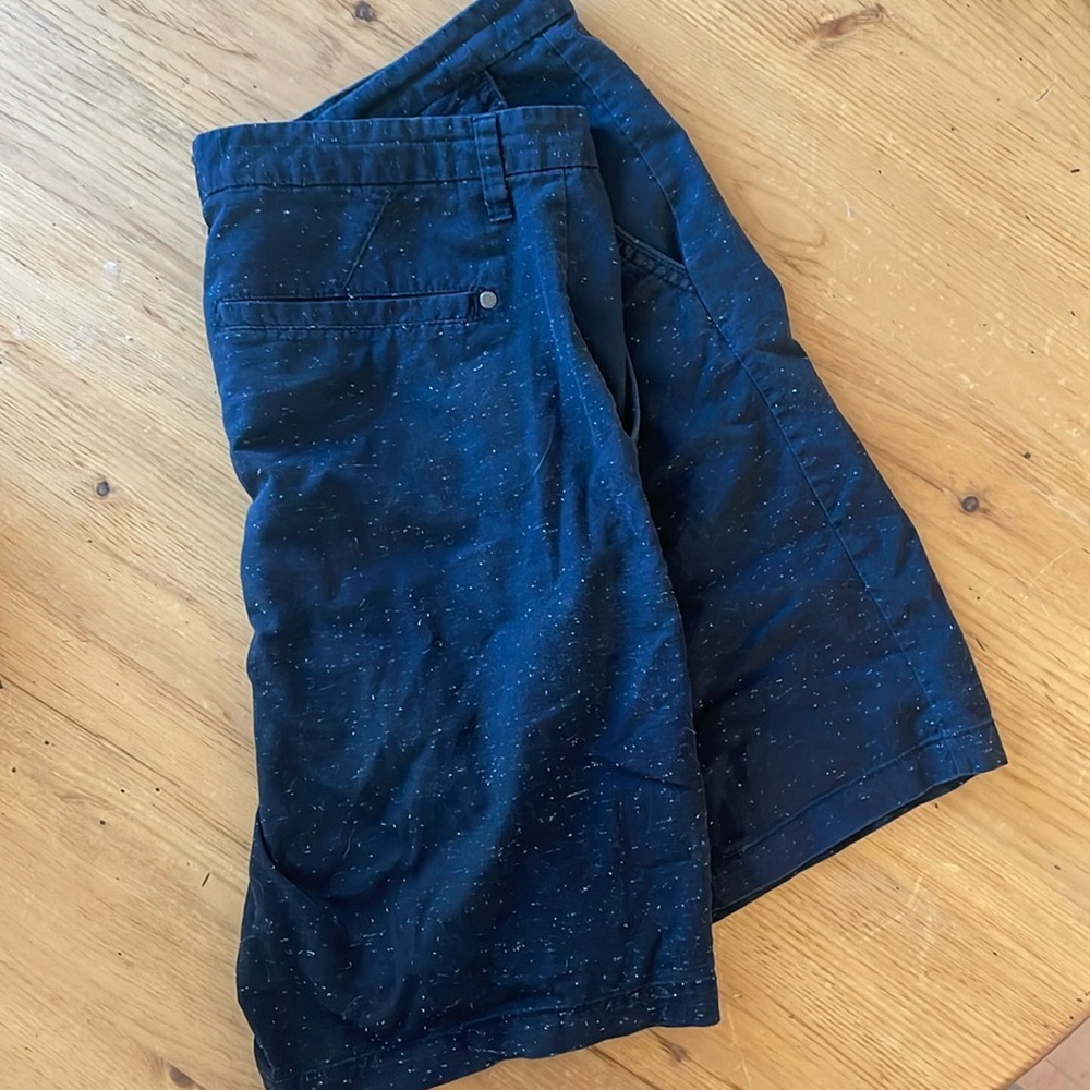 Men’s 33 Guess Shorts